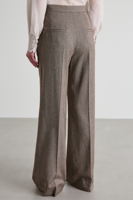 Pantaloni con bottoni