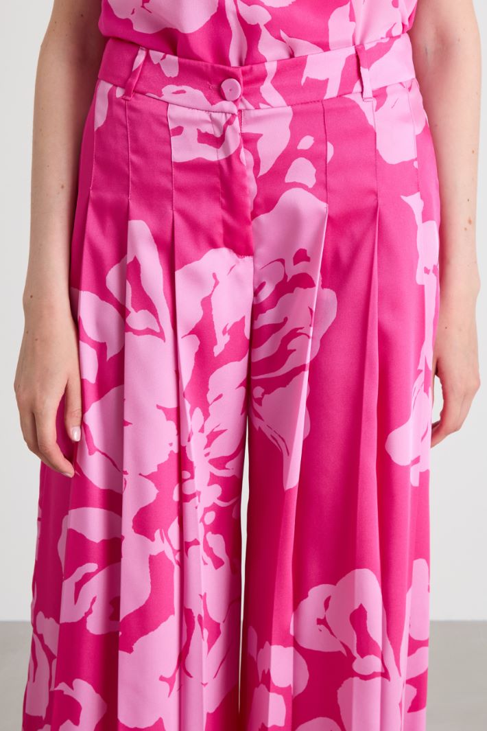 Pleated trousers in printed twill Intrend - 4