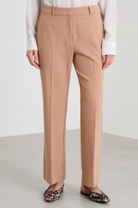 Pantalón acampanado de gabardina