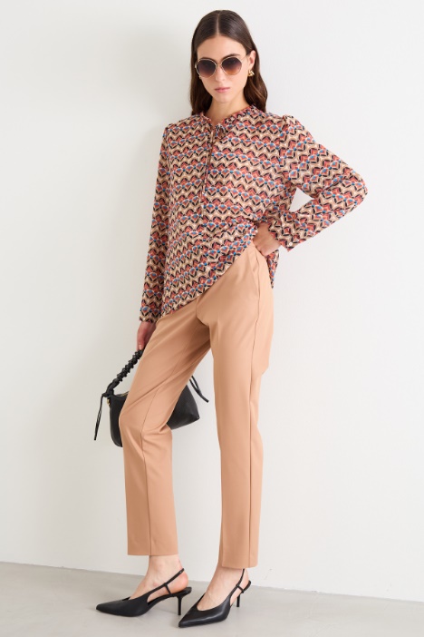 Pantaloni in tela stretch Intrend