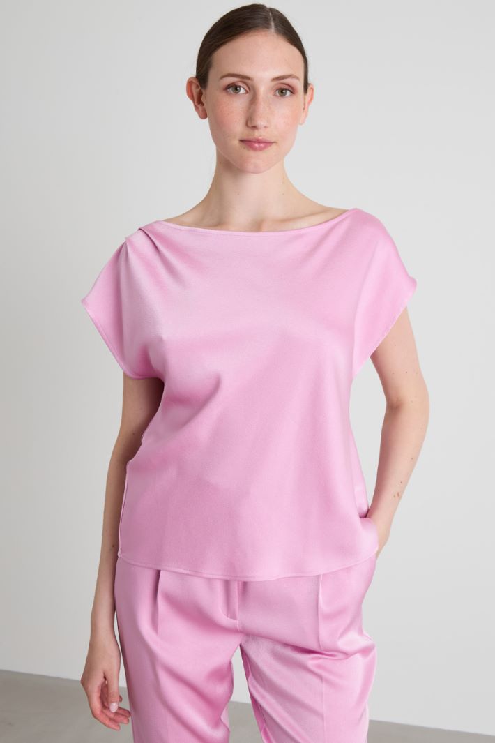 Asymmetrical draped top Intrend