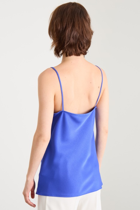 Top con cuello drapeado