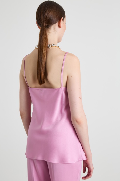 Top con cuello drapeado