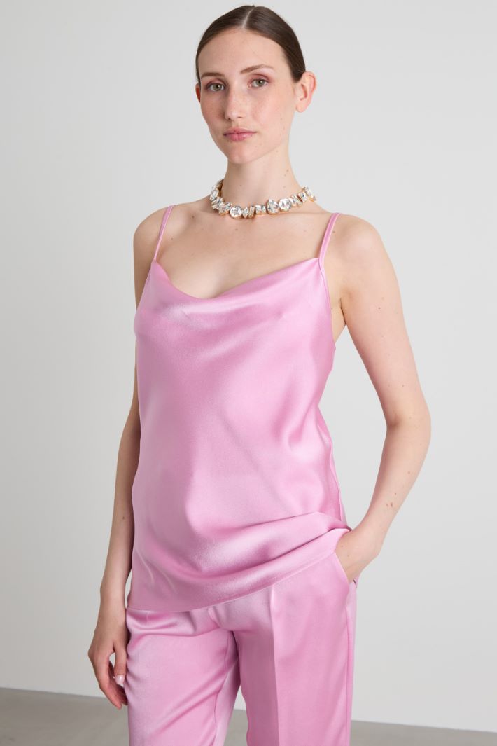 Draped neck top Intrend