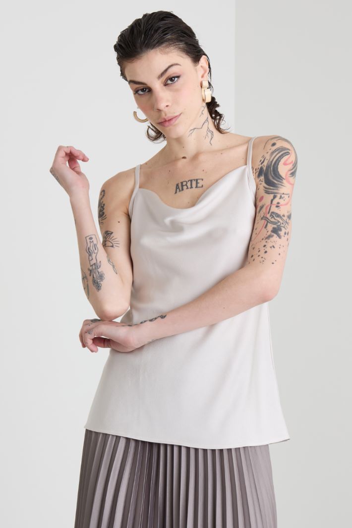 Draped neck top Intrend