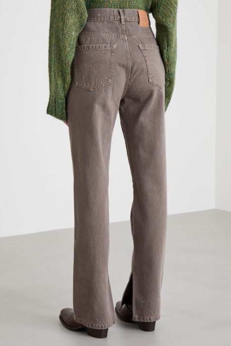 Jeans in denim con spacchi