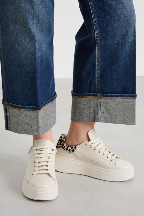 Jeans dritti con risvolto