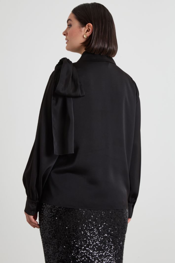 Satin blouse with sash Intrend - 2