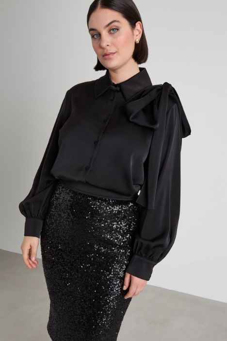 Satin blouse with sash Intrend
