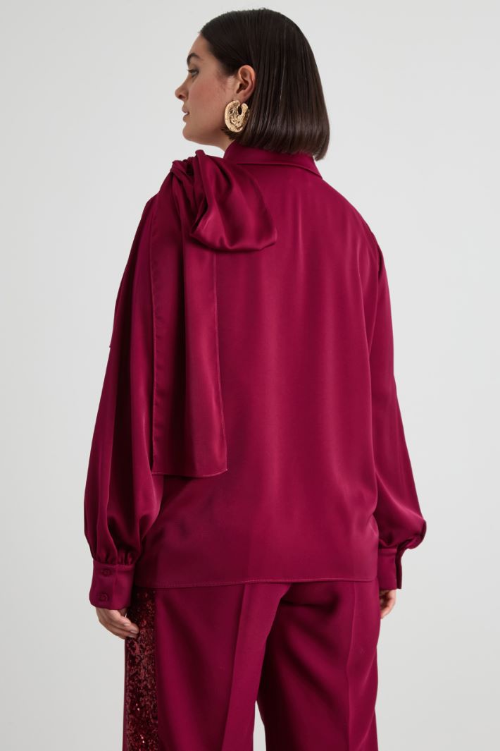 Satin blouse with sash Intrend - 2