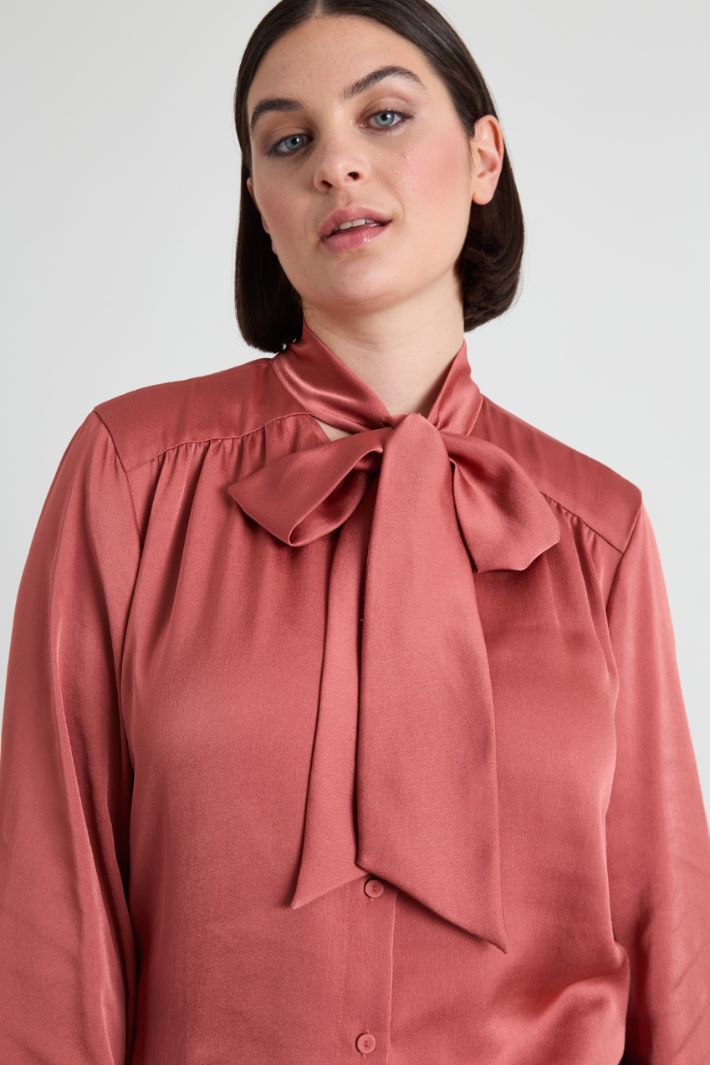 Satin shirt with sash Intrend - 4