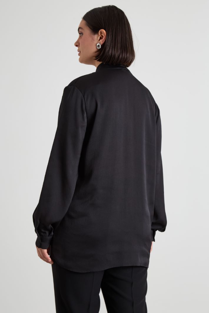 Satin shirt with sash Intrend - 2