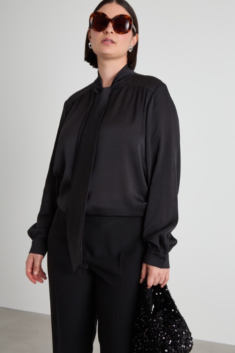 Satin shirt with sash Intrend
