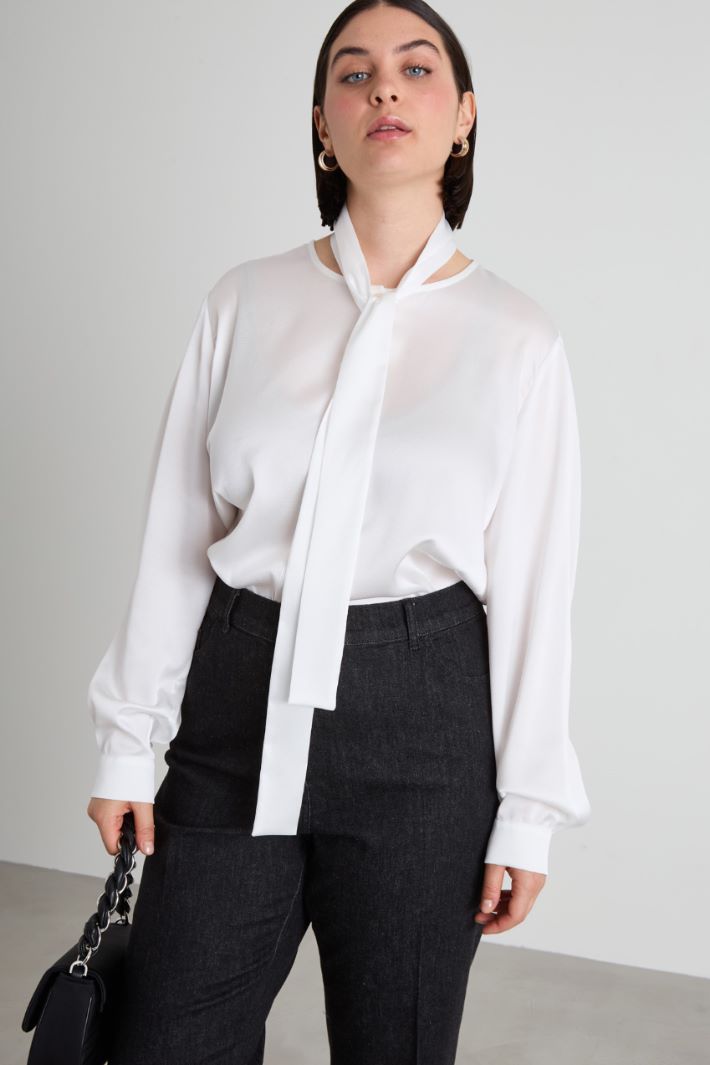 Satin neckerchief-embellished blouse Intrend