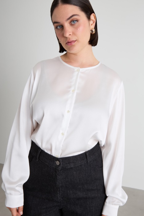 Blusa in raso con foulard