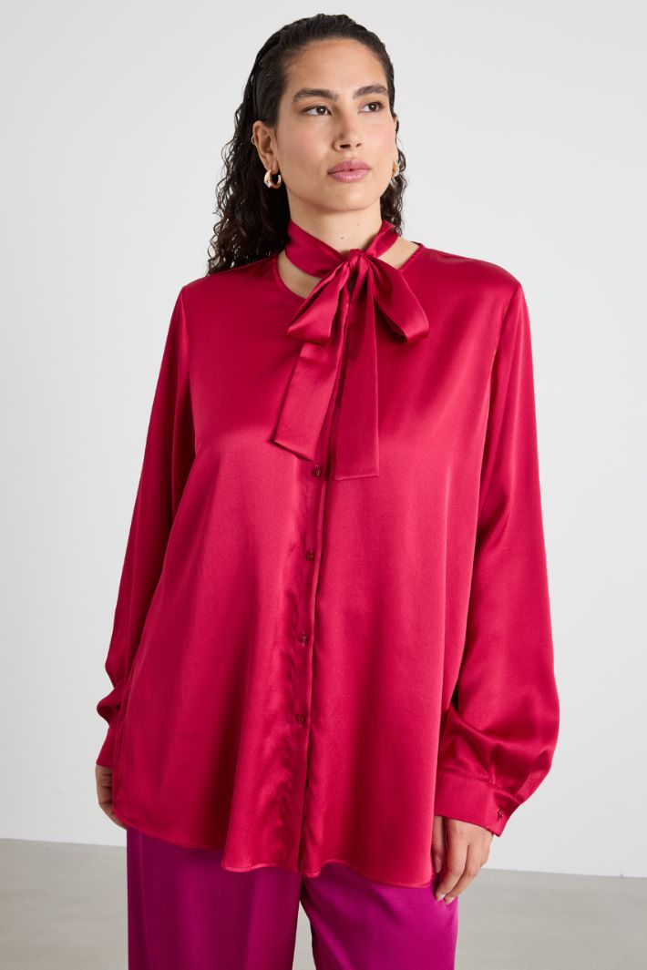 Satin neckerchief-embellished blouse Intrend