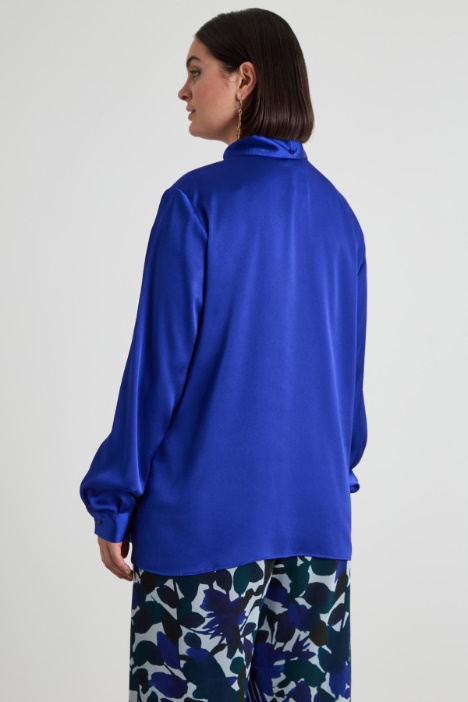 Blusa in raso con foulard