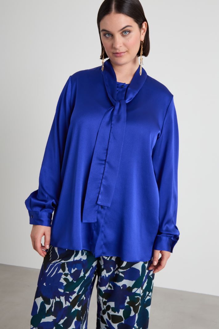 Satin neckerchief-embellished blouse Intrend