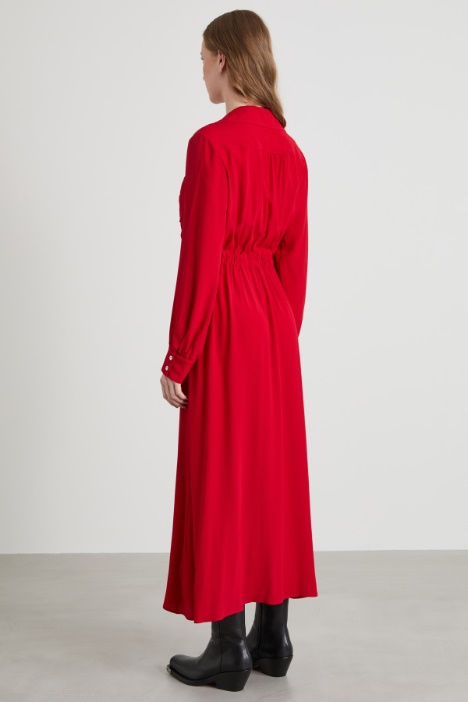 Abito con scollo incrociato