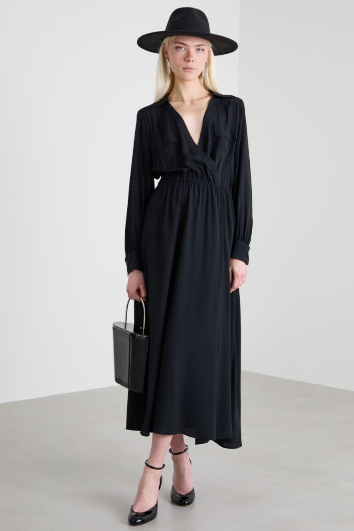Dress with crossover neckline Intrend