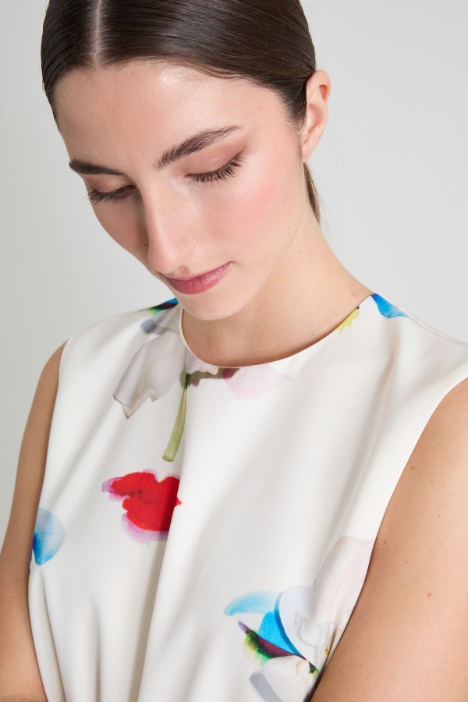 Abito in satin svasato