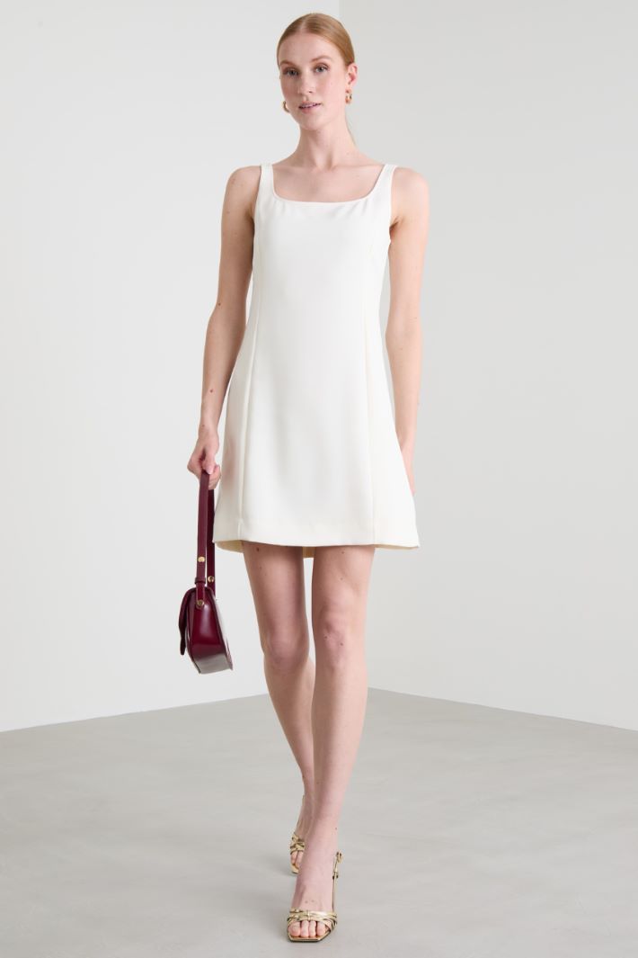 Short sleeveless dress Intrend