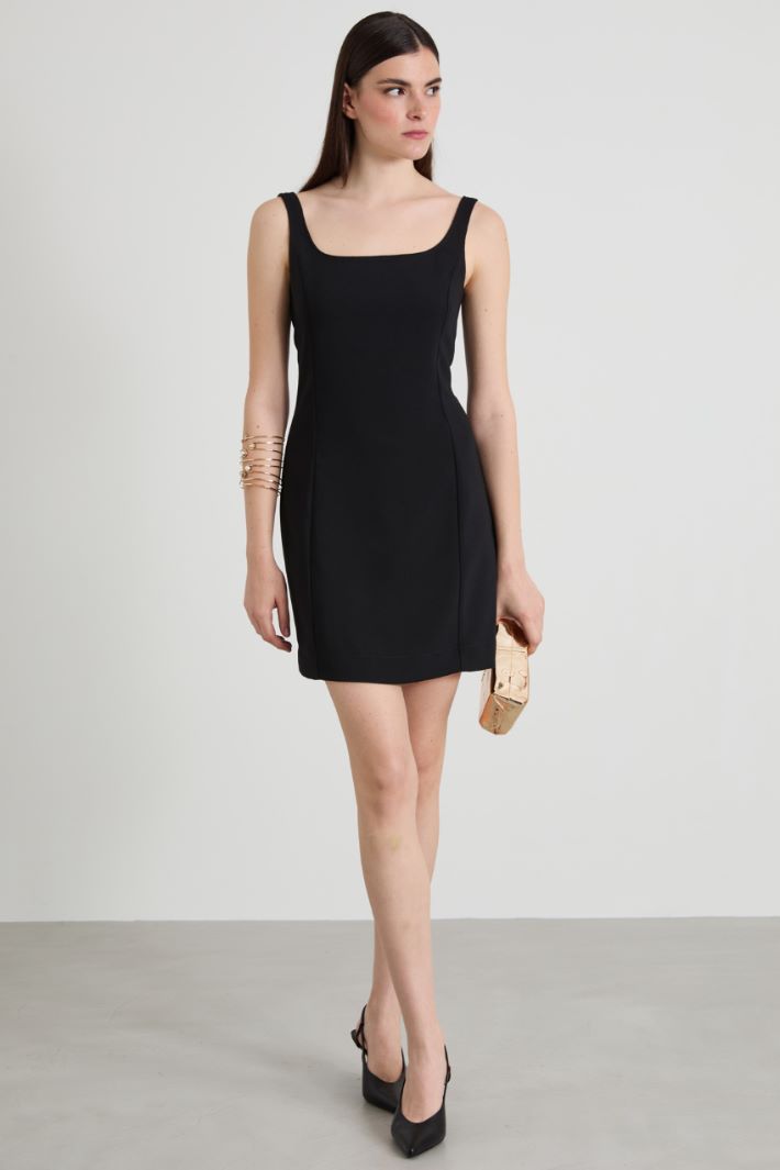 Short sleeveless dress Intrend