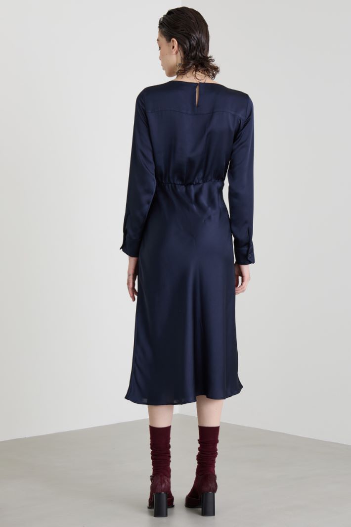 Wrap-effect satin dress Intrend - 3