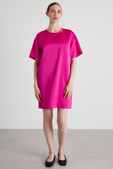 Vestido de satén con cinturón