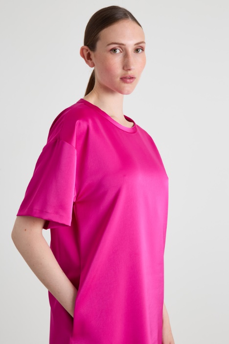 Vestido de satén con cinturón