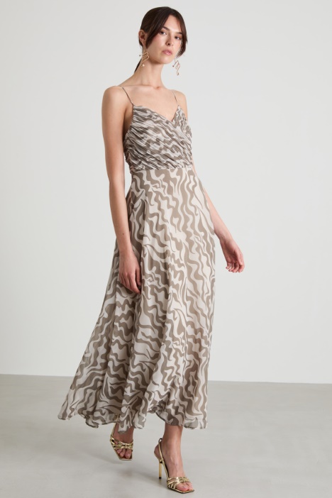 Abito ampio con corpino plissé