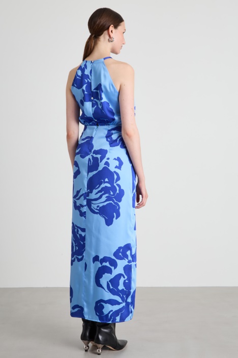 Abito smanicato con spacco