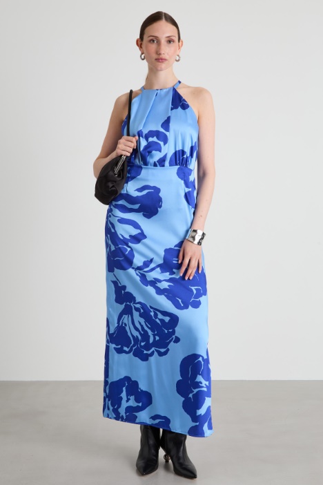 Abito smanicato con spacco