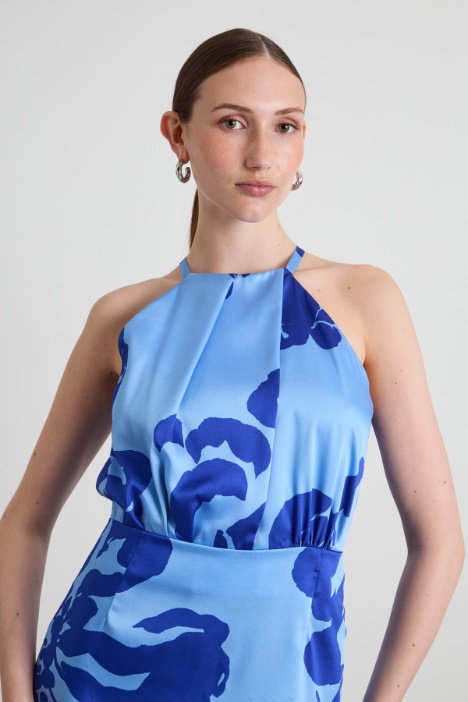 Abito smanicato con spacco