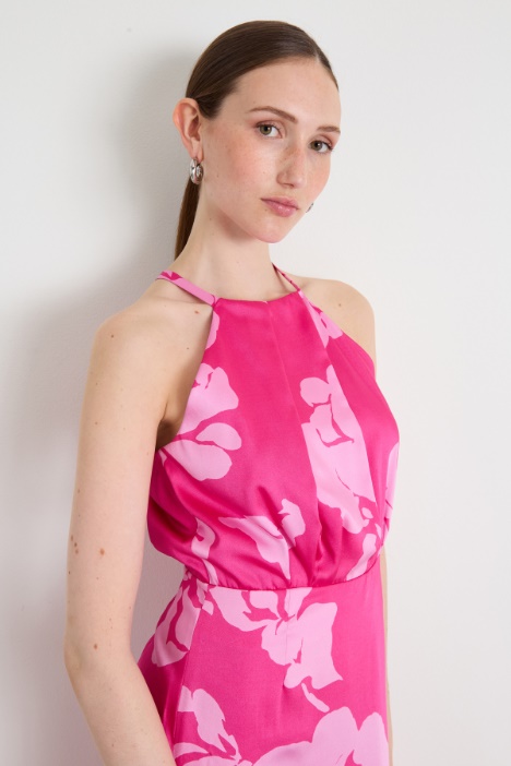 Abito smanicato con spacco