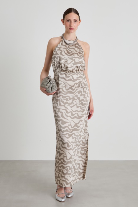 Abito smanicato con spacco