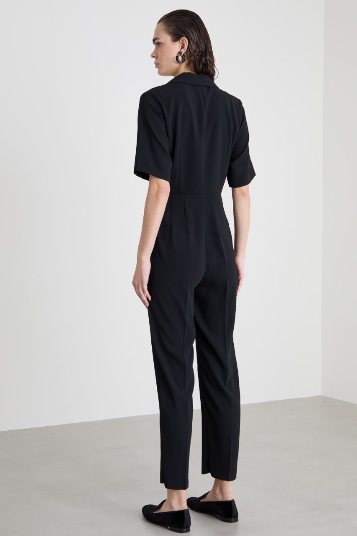 Crossed V-neck envers satin jumpsuit Intrend - 3