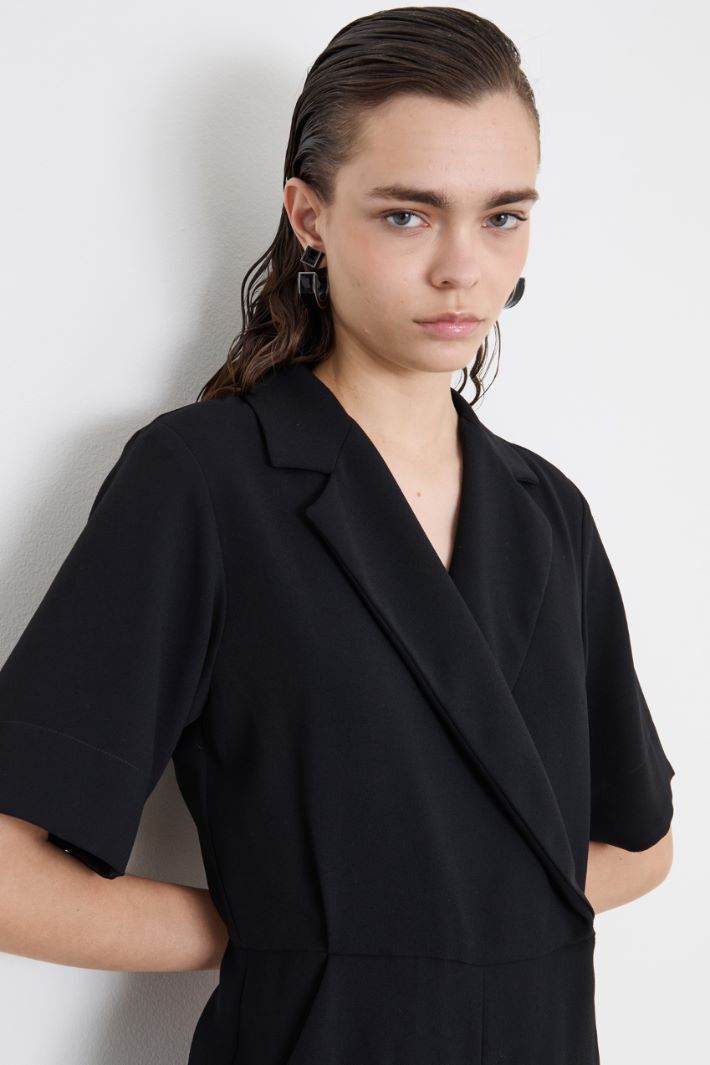 Crossed V-neck envers satin jumpsuit Intrend - 4