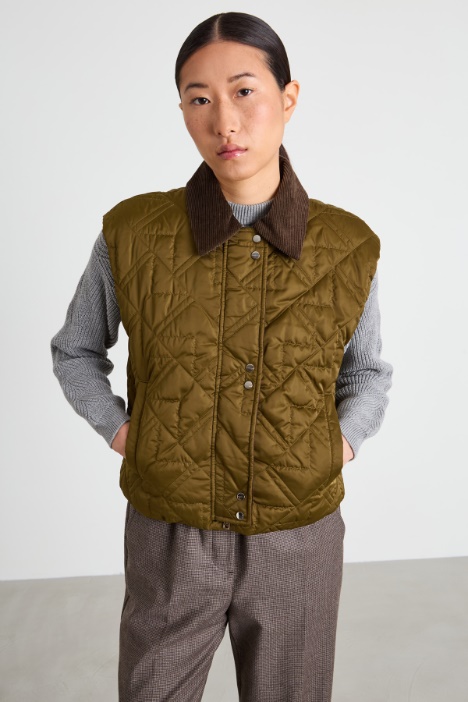 Chaleco acolchado con cuello de camisa