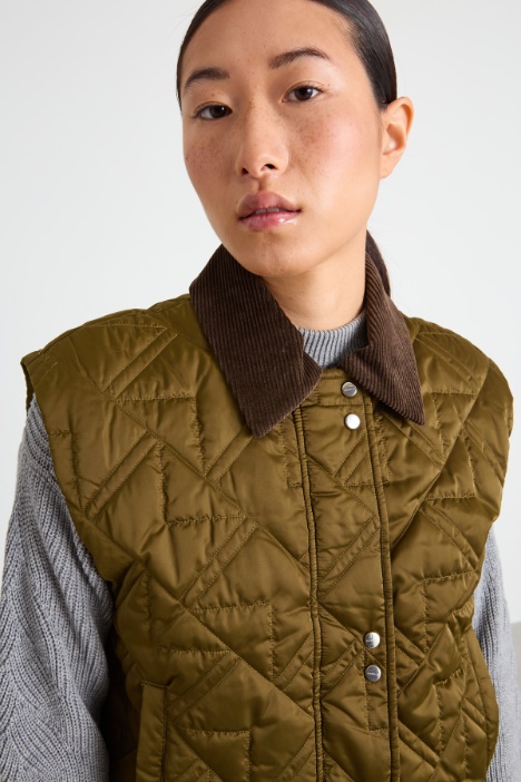 Chaleco acolchado con cuello de camisa