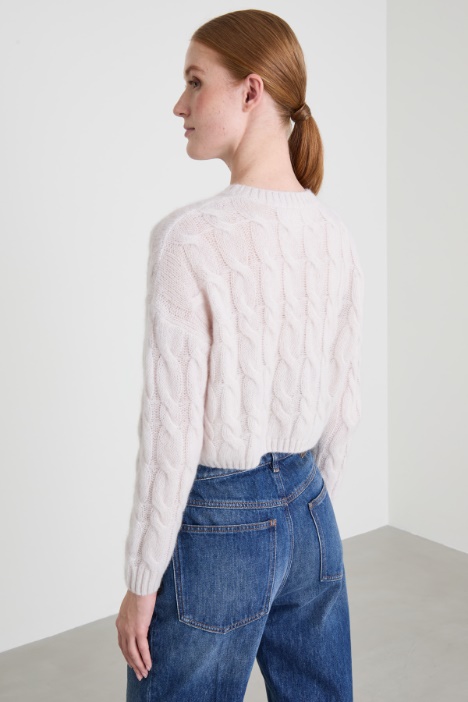 Maglia cropped a trecce