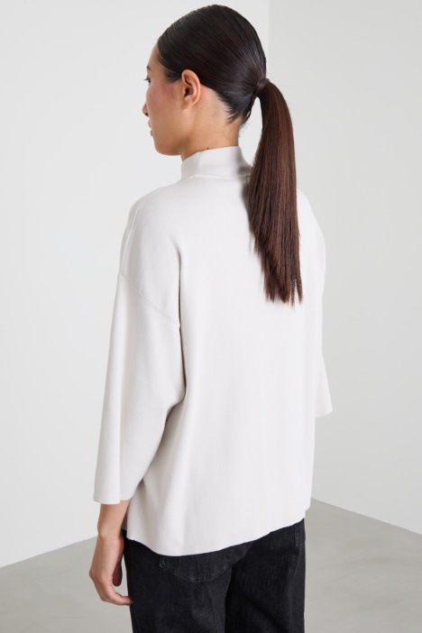 Maglia con maniche svasate