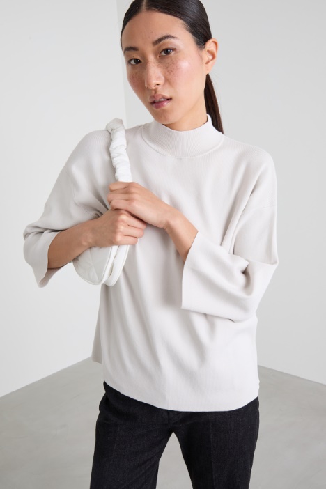 Sweater with flared sleeves Intrend