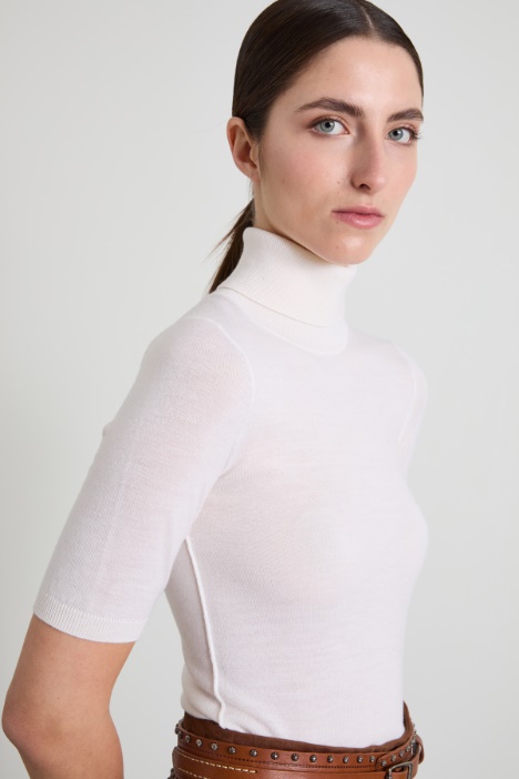 Dolcevita con maniche corte