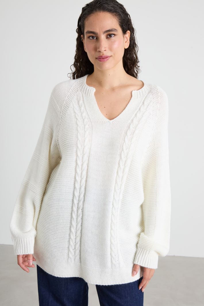 Maglia con scollo a V Intrend