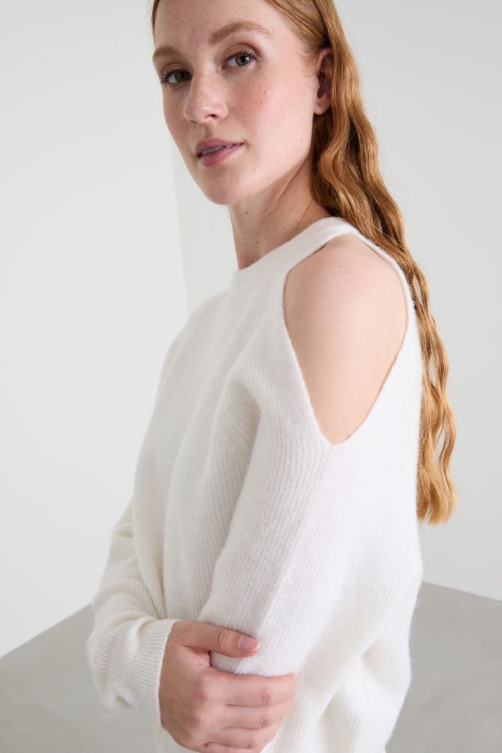 Cut-out sweater Intrend - 4