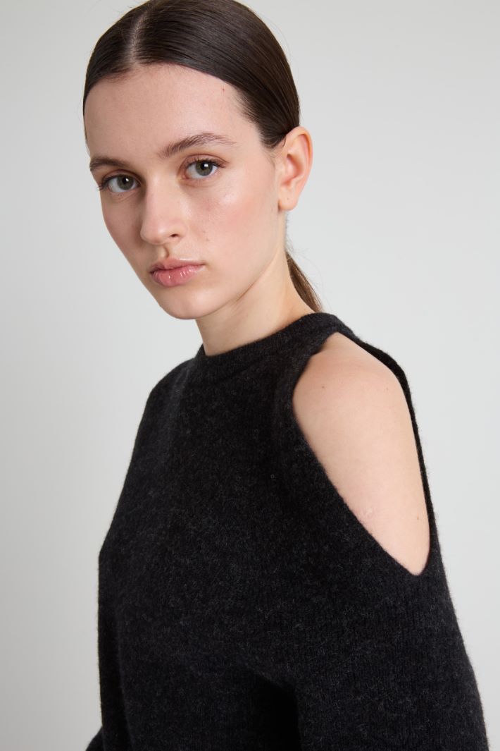 Cut-out sweater Intrend - 4