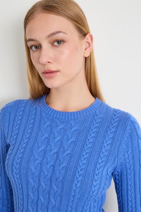 Maglia lavorata a trecce