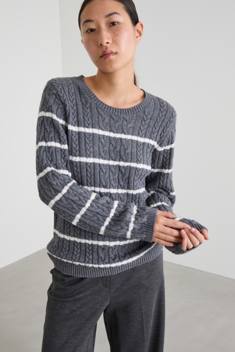 Maglia lavorata a trecce Intrend