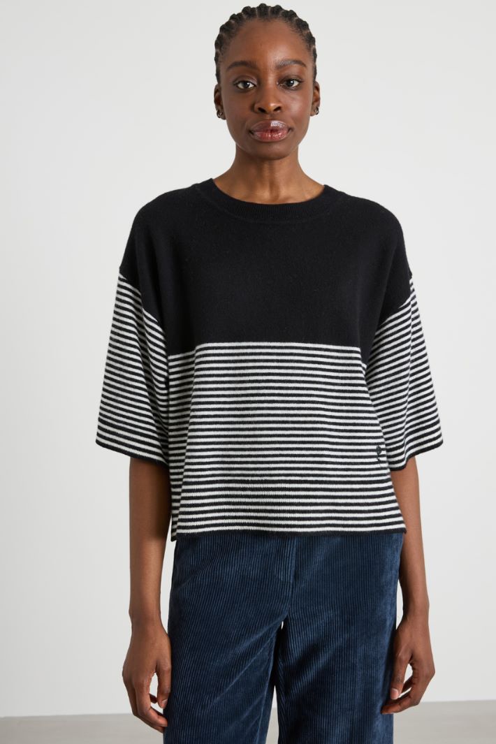 Wool sweater with embroidery Intrend